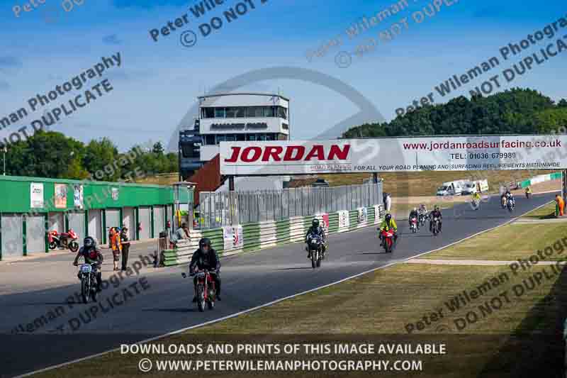 Vintage motorcycle club;eventdigitalimages;mallory park;mallory park trackday photographs;no limits trackdays;peter wileman photography;trackday digital images;trackday photos;vmcc festival 1000 bikes photographs